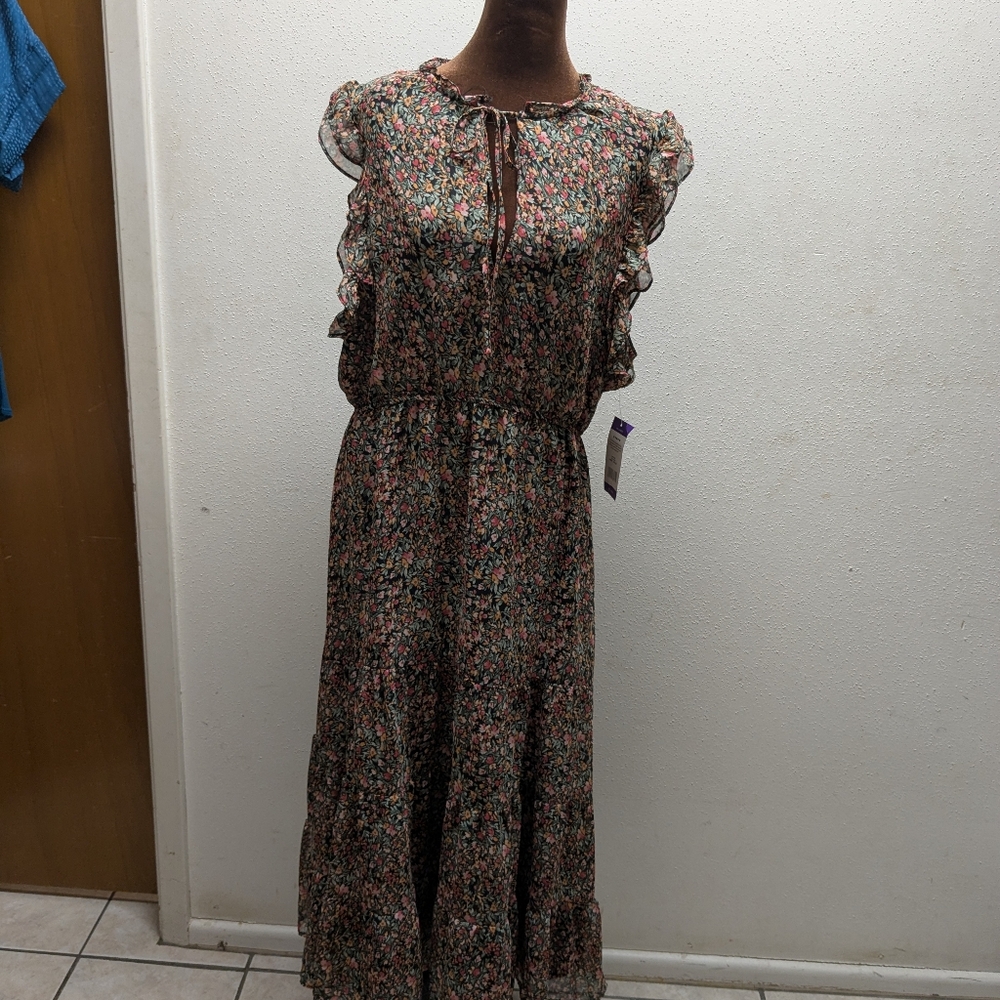 Ditsy dress Steve Madden BB DAKOTA floral print. Sleeveless with ruffles.